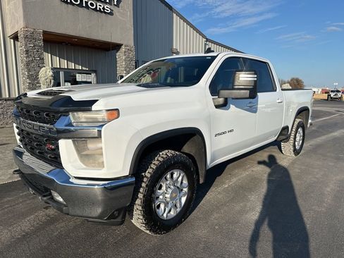 Used 2022 Chevrolet Silverado 2500 LT w/ Convenience Package AWD/4WD image 2