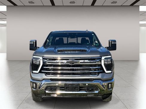 Used 2025 Chevrolet Silverado 2500 LTZ w/ LTZ Convenience Package image 8