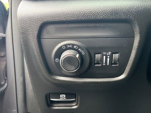 Used 2024 Jeep Grand Cherokee L Altitude AWD/4WD image 8