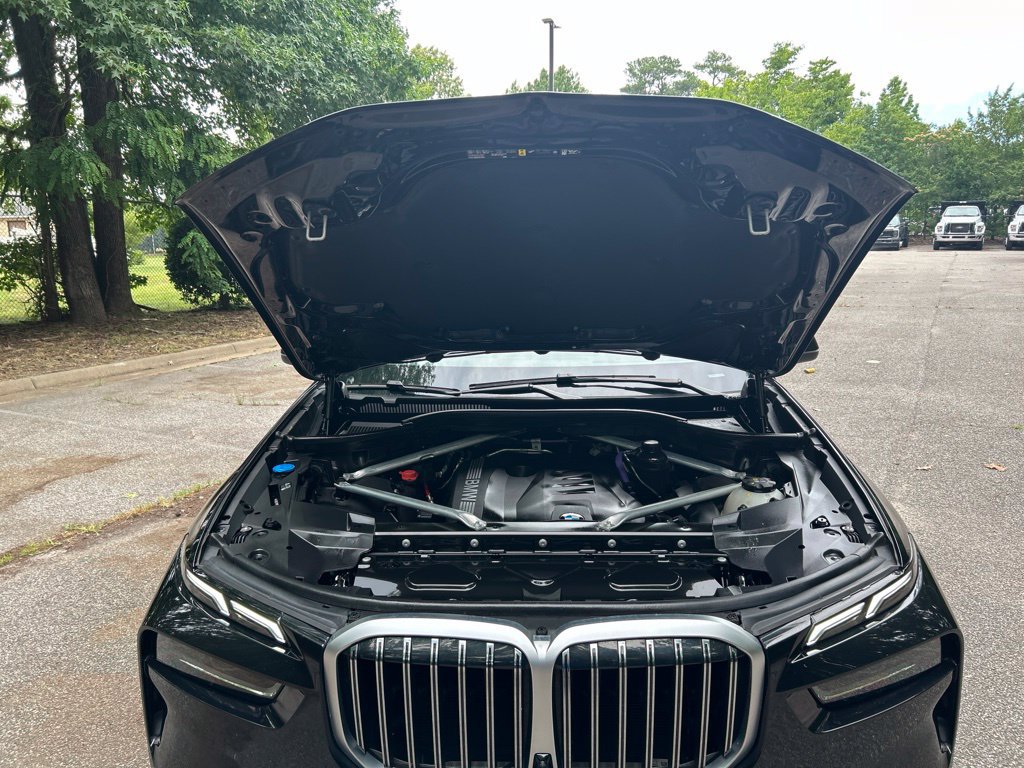 Used 2024 BMW X7 xDrive40i AWD/4WD image 13