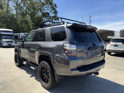 Used 2021 Toyota 4Runner Venture w/ Moonroof Package AWD/4WD image 18