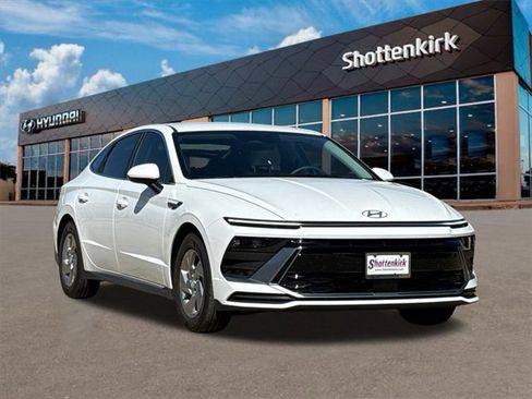 Certified 2025 Hyundai Sonata SE image 3