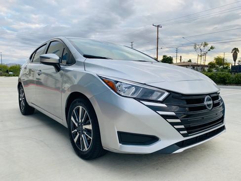 Used 2023 Nissan Versa SV FWD image 5