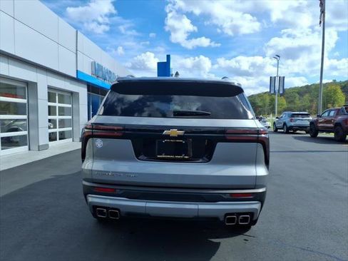 Used 2025 Chevrolet Traverse LT AWD/4WD image 6