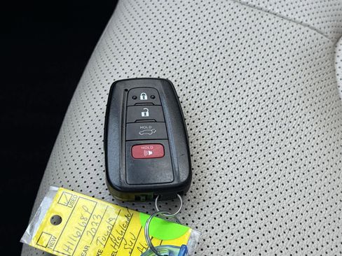 Used 2023 Toyota Highlander Limited image 31