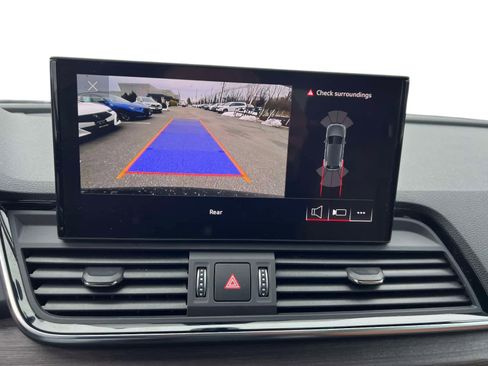 Used 2021 Audi Q5 Premium w/ Convenience Package image 27