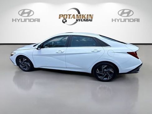 Certified 2025 Hyundai Elantra SEL w/ Cargo Package FWD image 8