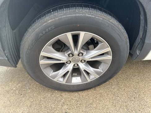 Used 2015 Toyota Highlander XLE FWD image 19