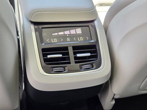 Used 2023 Volvo XC60 B5 Ultimate w/ Protection Package Premier FWD image 16