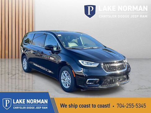 New 2026 Chrysler Pacifica Select FWD image 1