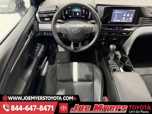 Used 2025 Toyota Camry SE w/ Convenience Package image 14