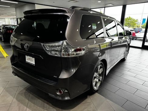 Used 2013 Toyota Sienna SE FWD image 5