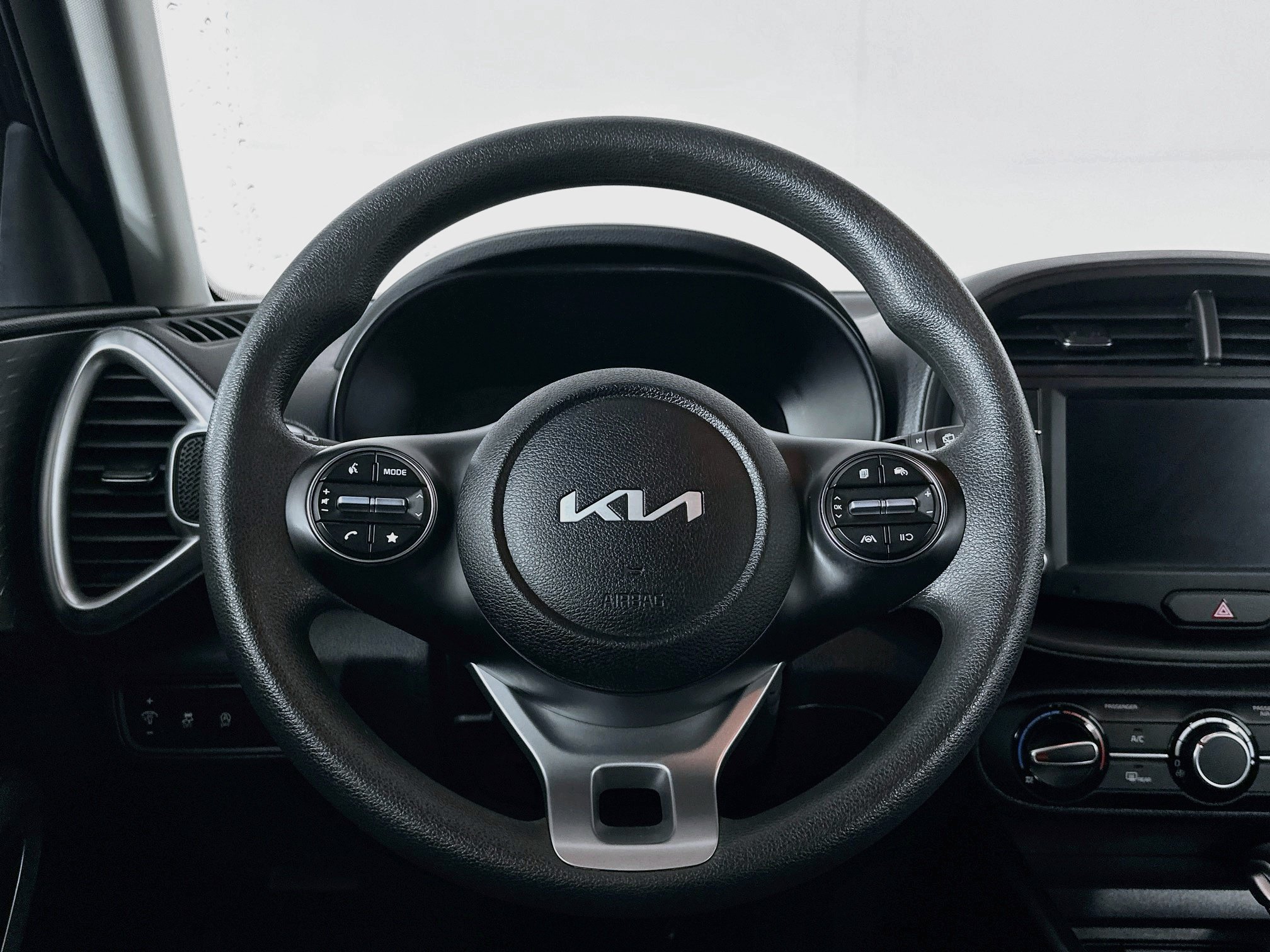 Used 2025 Kia Soul LX w/ LX Technology Package FWD image 18