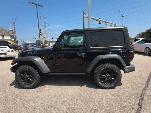 Used 2022 Jeep Wrangler Sport AWD/4WD image 5