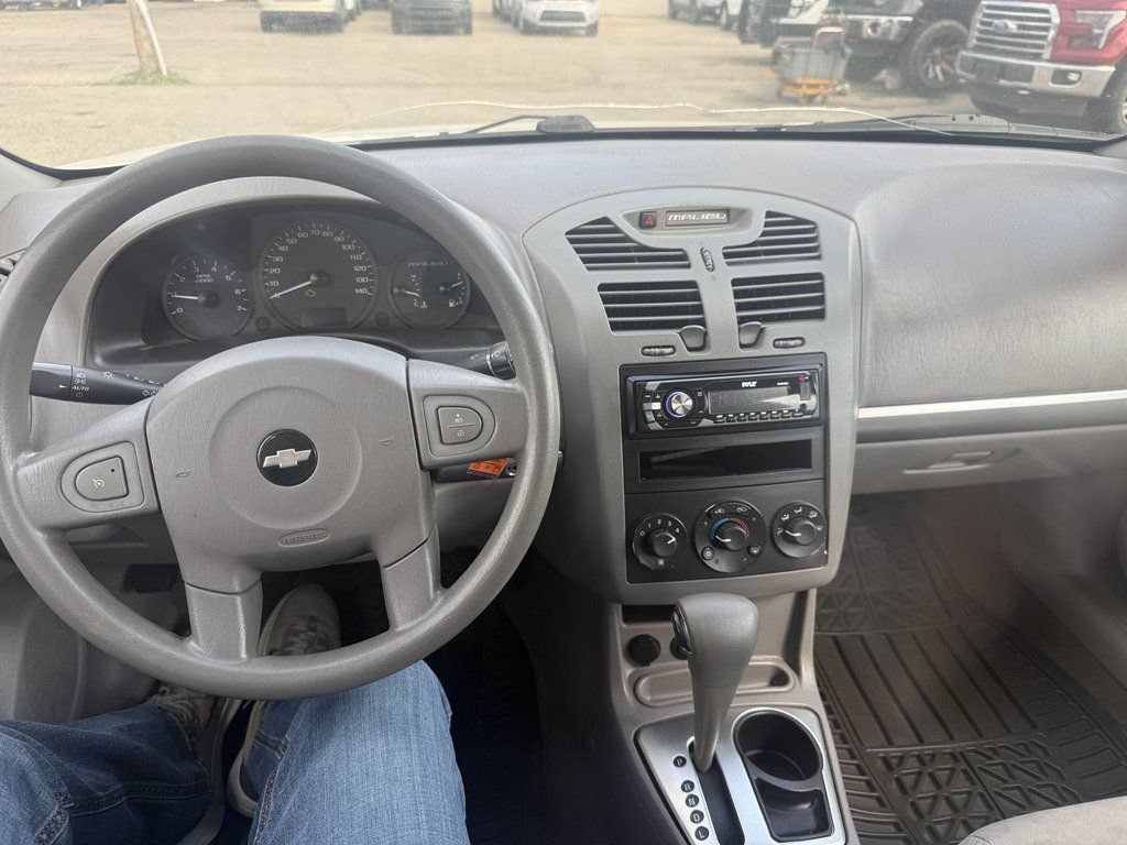 Used 2005 Chevrolet Malibu LS FWD image 16