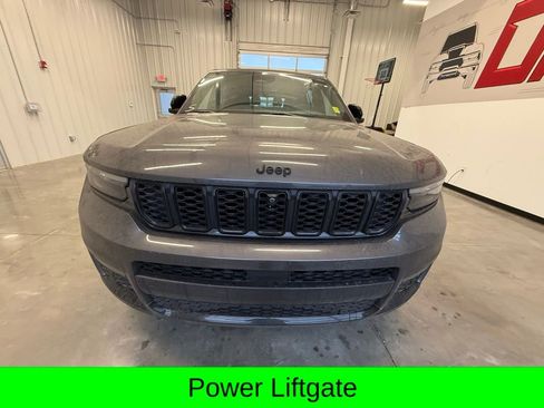 Used 2025 Jeep Grand Cherokee L Limited w/ Luxury Tech Group II AWD/4WD image 9