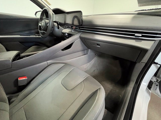 Used 2025 Hyundai Elantra SEL FWD image 11