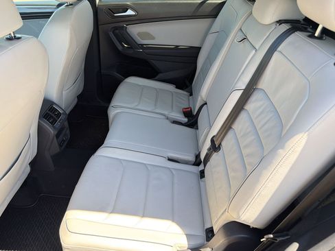 Used 2018 Volkswagen Tiguan SEL Premium w/ R-Line Package image 27