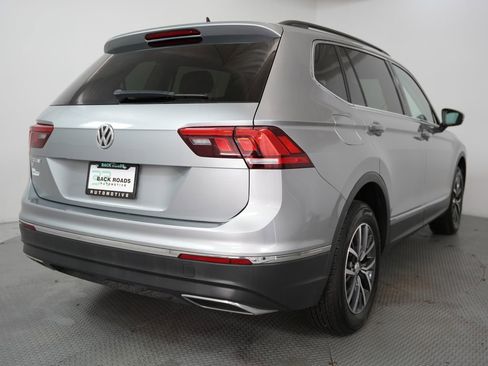 Used 2020 Volkswagen Tiguan SE image 9