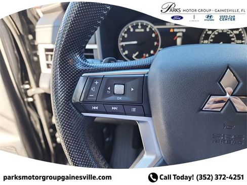 Used 2022 Mitsubishi Outlander SE image 25