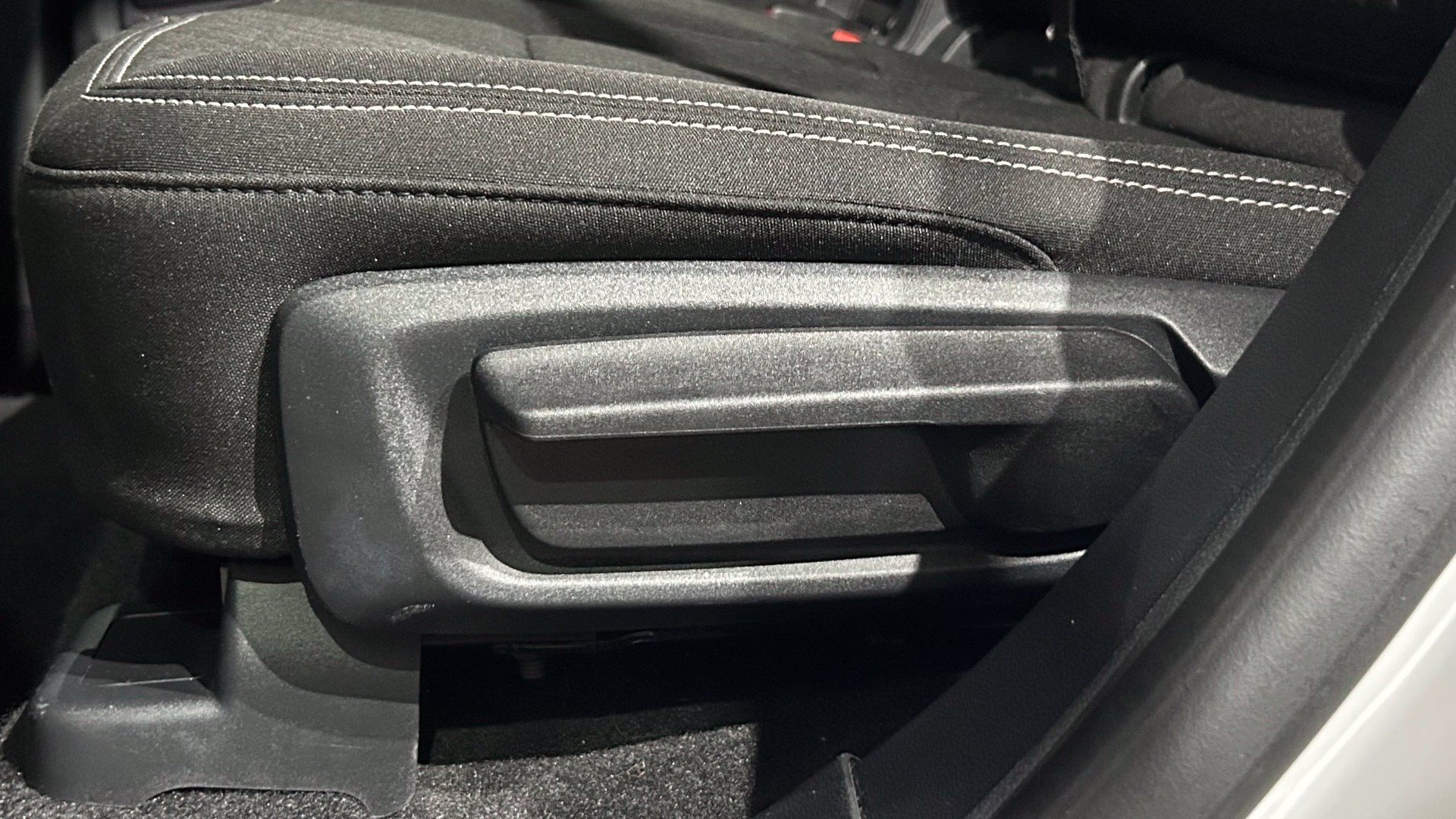 Used 2024 Ford Escape Active AWD/4WD image 40