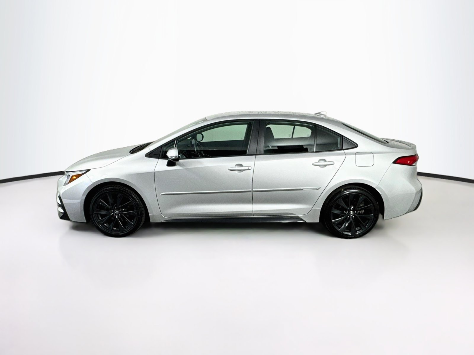 Used 2024 Toyota Corolla SE FWD image 4
