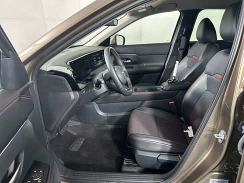 Certified 2025 Nissan Kicks SR image 11