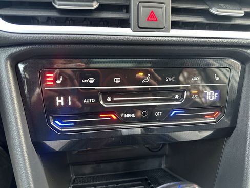 New 2025 Volkswagen Taos SE image 21