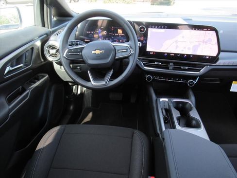 New 2026 Chevrolet Equinox EV LT image 13