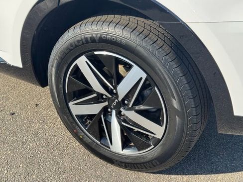 Used 2023 Kia Sorento EX w/ Panoramic Sunroof Package image 5