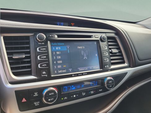 Used 2017 Toyota Highlander Limited w/ Protection Package #3 AWD/4WD image 11