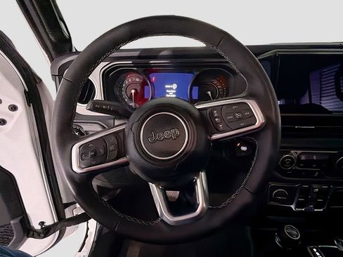 Used 2025 Jeep Wrangler Unlimited Sahara w/ Safety Group image 11