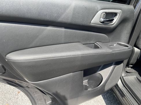 Used 2019 Nissan Pathfinder S AWD/4WD image 20