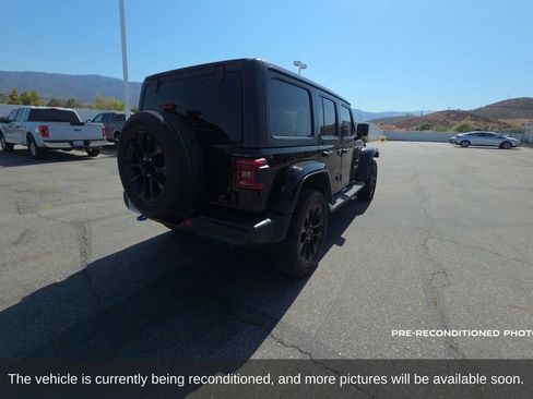Used 2022 Jeep Wrangler Unlimited Sahara AWD/4WD image 6