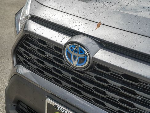 Used 2024 Toyota RAV4 XLE AWD/4WD image 9