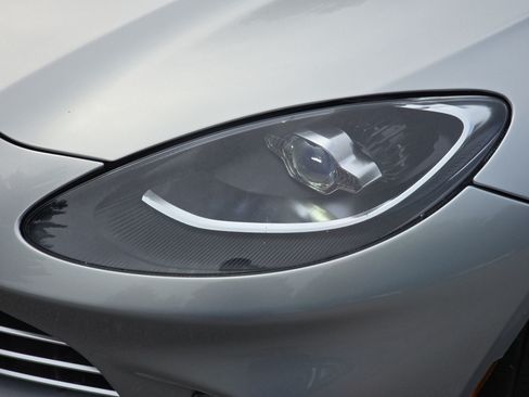 Used 2021 Aston Martin DBX AWD/4WD image 32
