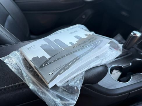 Used 2019 GMC Acadia SLT FWD image 26