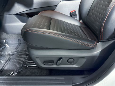 Certified 2025 Nissan Rogue SV image 29