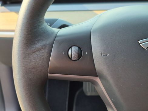Used 2023 Tesla Model 3 Standard Range RWD image 17