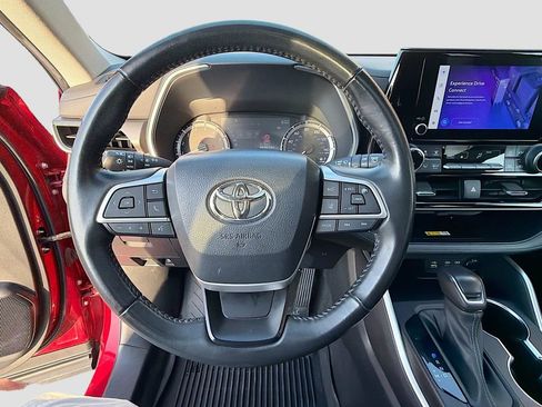 Used 2023 Toyota Highlander XLE FWD image 40