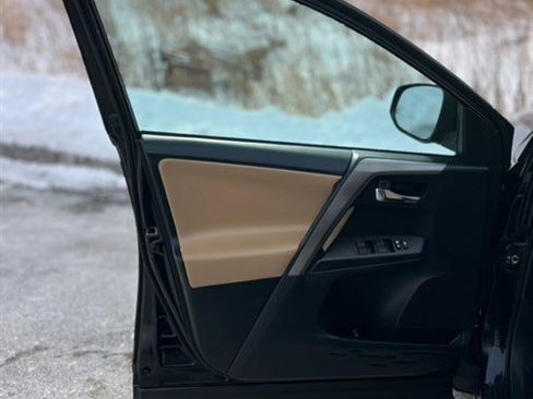 Used 2018 Toyota RAV4 XLE image 30