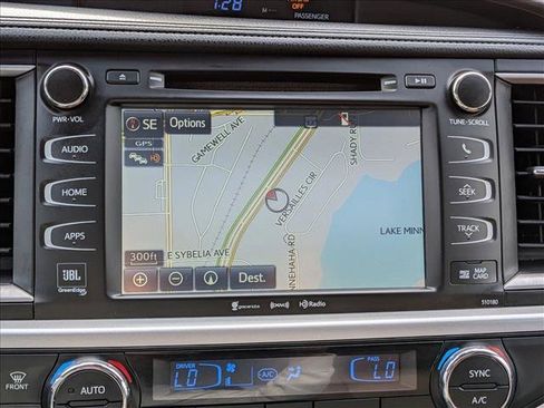 Used 2017 Toyota Highlander Limited image 13