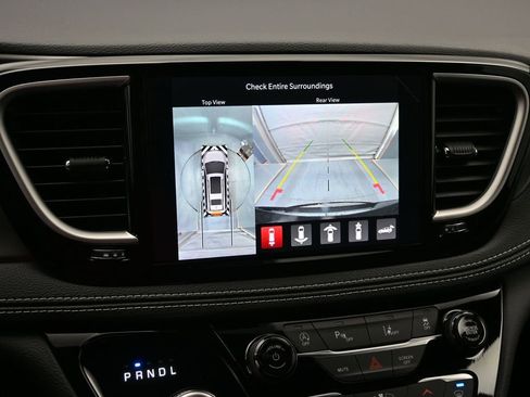 New 2026 Chrysler Pacifica Select image 13