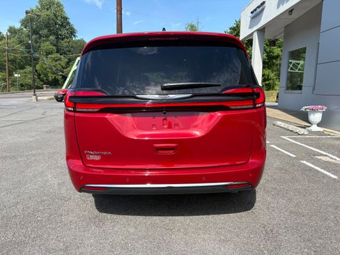 New 2026 Chrysler Pacifica Select FWD image 8