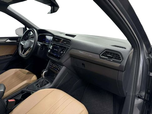 Used 2022 Volkswagen Tiguan SE image 9