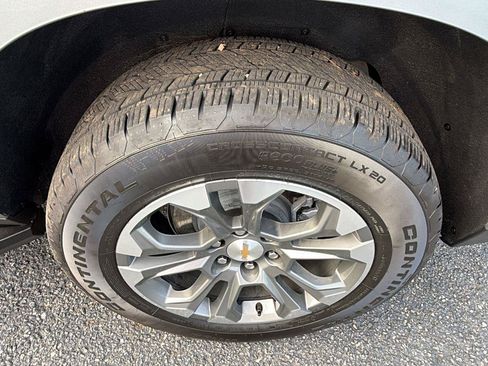 New 2026 Chevrolet Suburban LT w/ Comfort Package AWD/4WD image 12