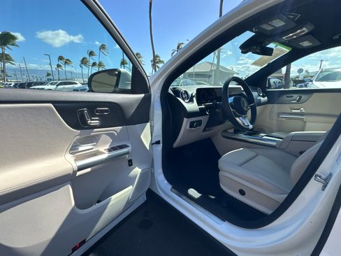 Used 2025 Mercedes-Benz GLA 250 4MATIC image 13