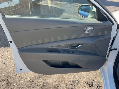 Used 2025 Hyundai Elantra SEL image 12