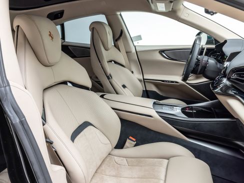 Certified 2025 Ferrari Purosangue image 31