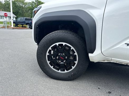 Used 2025 Toyota Tacoma TRD Off-Road w/ TRD Off Road Upgrade Package AWD/4WD image 27